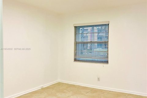 Condominio en alquiler en Pembroke Pines, Florida, 2 dormitorios, 88.54 m2 № 1993836 - foto 5
