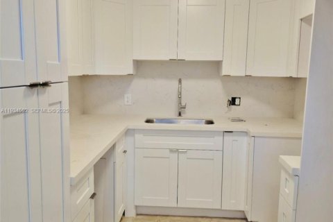 Condominio en alquiler en Pembroke Pines, Florida, 2 dormitorios, 88.54 m2 № 1993836 - foto 2