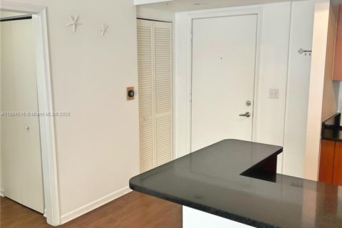 Condo in Aventura, Florida, 1 bedroom  № 1930078 - photo 6