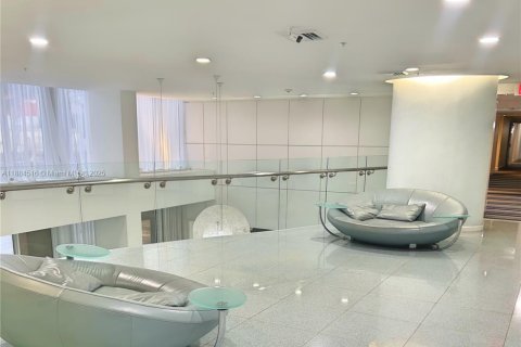 Condo in Aventura, Florida, 1 bedroom  № 1930078 - photo 2