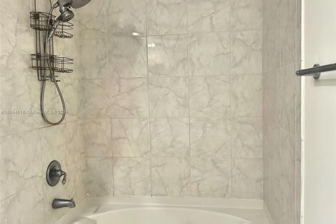 Condo in Aventura, Florida, 1 bedroom  № 1930078 - photo 16