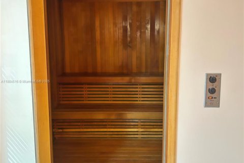 Condo in Aventura, Florida, 1 bedroom  № 1930078 - photo 22