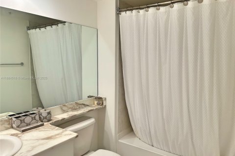 Condo in Aventura, Florida, 1 bedroom  № 1930078 - photo 14