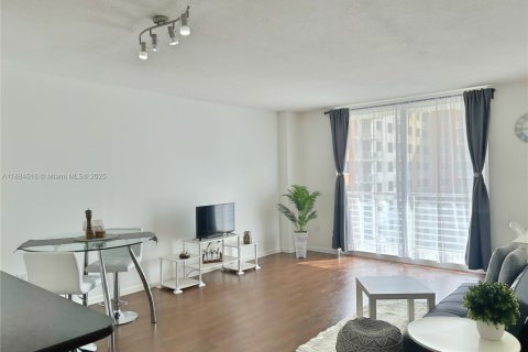 Condo in Aventura, Florida, 1 bedroom  № 1930078 - photo 4
