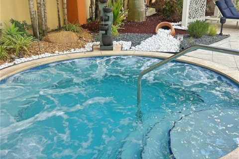 Condo in Aventura, Florida, 1 bedroom  № 1930078 - photo 19