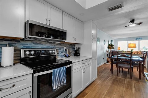 Condo in Bradenton, Florida, 2 bedrooms  № 1898421 - photo 22