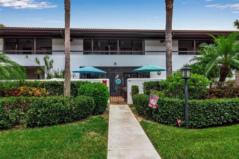 Condo in Bradenton, Florida, 2 bedrooms  № 1898421 - photo 9