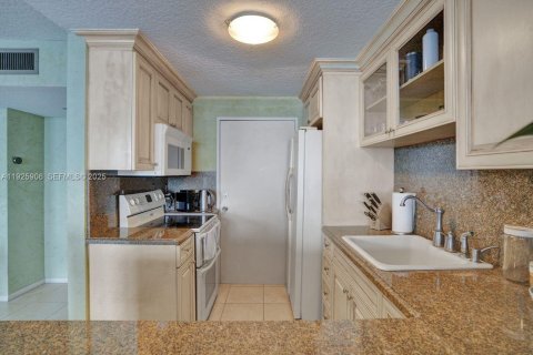 Купить кондоминиум в Майами-Бич, Флорида 2 спальни, 114.64м2, № 1984443 - фото 15