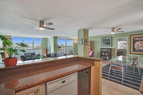 Купить кондоминиум в Майами-Бич, Флорида 2 спальни, 114.64м2, № 1984443 - фото 13