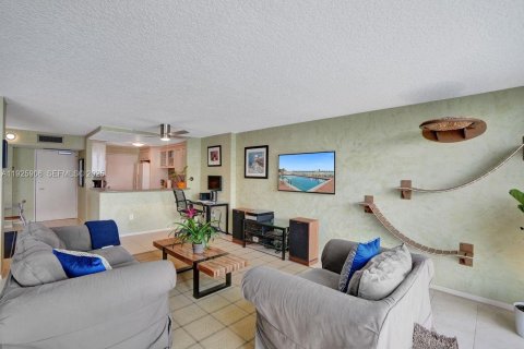 Купить кондоминиум в Майами-Бич, Флорида 2 спальни, 114.64м2, № 1984443 - фото 7