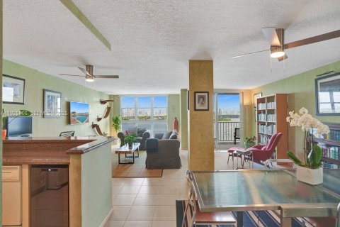 Купить кондоминиум в Майами-Бич, Флорида 2 спальни, 114.64м2, № 1984443 - фото 2