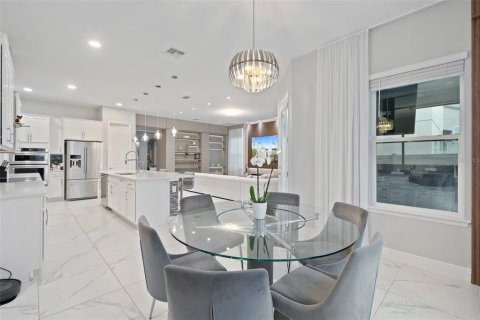 House in Winter Garden, Florida 5 bedrooms, 360.27 sq.m. № 1690526 - photo 23