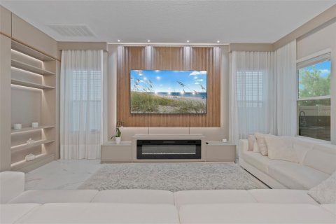 House in Winter Garden, Florida 5 bedrooms, 360.27 sq.m. № 1690526 - photo 15