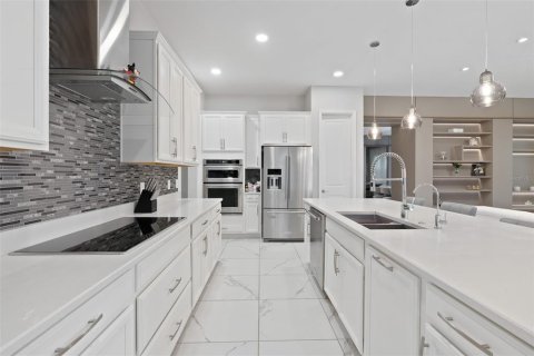 House in Winter Garden, Florida 5 bedrooms, 360.27 sq.m. № 1690526 - photo 19