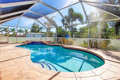 Casa en alquiler en Punta Gorda, Florida, 3 dormitorios, 161.56 m2 № 930846 - foto 3