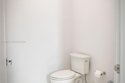 Townhouse in Miami, Florida 4 bedrooms, 240.71 sq.m. № 2040052 - photo 14