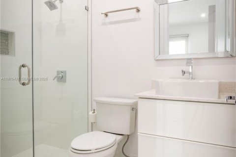 Townhouse in Miami, Florida 4 bedrooms, 240.71 sq.m. № 2040052 - photo 25