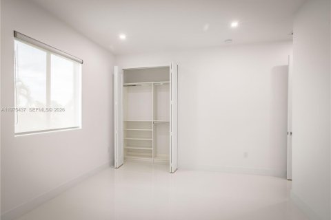 Townhouse in Miami, Florida 4 bedrooms, 240.71 sq.m. № 2040052 - photo 21