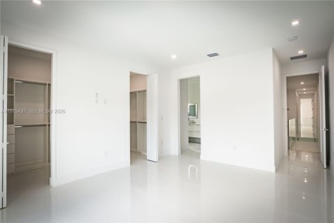 Townhouse in Miami, Florida 4 bedrooms, 240.71 sq.m. № 2040052 - photo 12