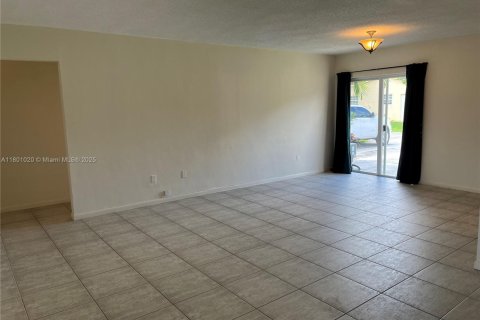 Commercial property in Coral Gables, Florida 231.33 sq.m. № 1862019 - photo 7