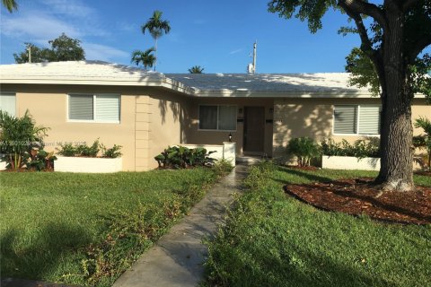 Commercial property in Coral Gables, Florida 231.33 sq.m. № 1862019 - photo 1