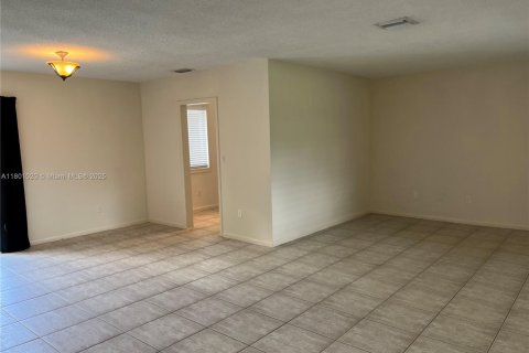 Commercial property in Coral Gables, Florida 231.33 sq.m. № 1862019 - photo 9