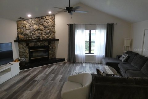Casa en venta en Zephyrhills, Florida, 3 dormitorios, 178.84 m2 № 1912199 - foto 5