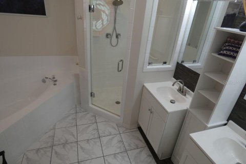Casa en venta en Zephyrhills, Florida, 3 dormitorios, 178.84 m2 № 1912199 - foto 15