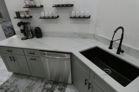 Casa en venta en Zephyrhills, Florida, 3 dormitorios, 178.84 m2 № 1912199 - foto 22