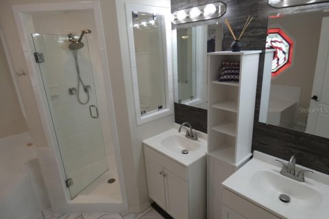 Casa en venta en Zephyrhills, Florida, 3 dormitorios, 178.84 m2 № 1912199 - foto 13