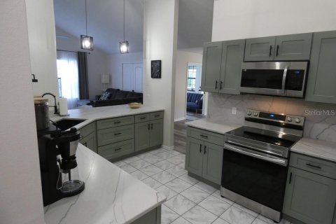 Casa en venta en Zephyrhills, Florida, 3 dormitorios, 178.84 m2 № 1912199 - foto 6