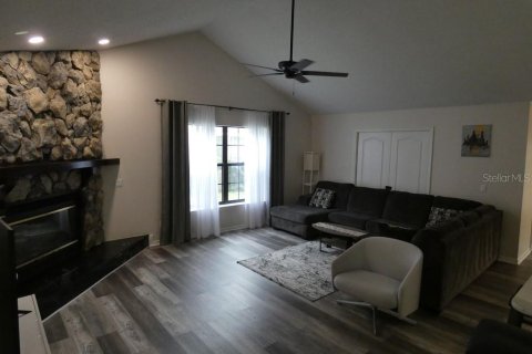 Casa en venta en Zephyrhills, Florida, 3 dormitorios, 178.84 m2 № 1912199 - foto 8