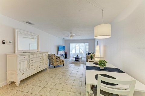 Condo in Bradenton, Florida, 1 bedroom  № 1918037 - photo 8