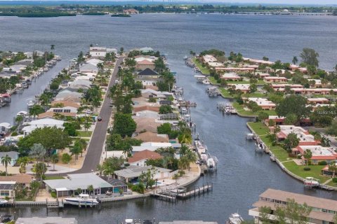 Condo in Bradenton, Florida, 1 bedroom  № 1918037 - photo 23