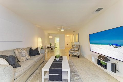 Condo in Bradenton, Florida, 1 bedroom  № 1918037 - photo 12