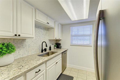 Condo in Bradenton, Florida, 1 bedroom  № 1918037 - photo 4