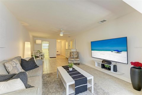 Condo in Bradenton, Florida, 1 bedroom  № 1918037 - photo 13