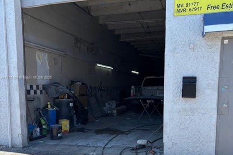 Propiedad comercial en venta en Cutler Bay, Florida № 2055374 - foto 8