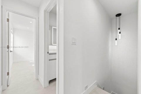 Adosado en venta en Hialeah, Florida, 3 dormitorios, 147.71 m2 № 1974032 - foto 25