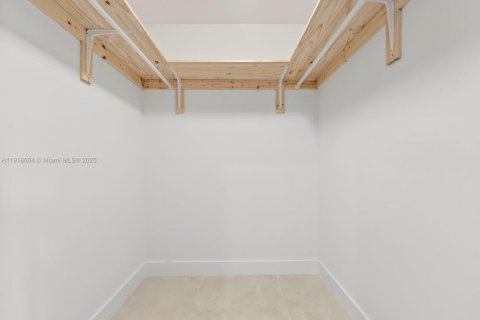 Adosado en venta en Hialeah, Florida, 3 dormitorios, 147.71 m2 № 1974032 - foto 15