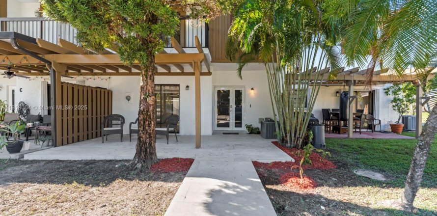 Adosado en Hialeah, Florida 3 dormitorios, 147.71 m2 № 1974032