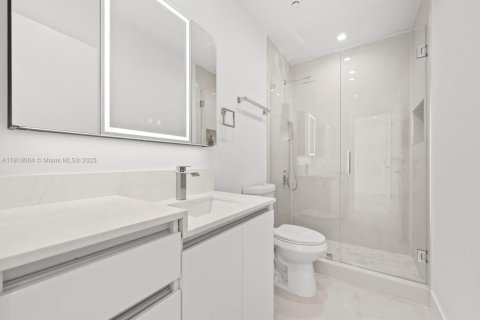 Adosado en venta en Hialeah, Florida, 3 dormitorios, 147.71 m2 № 1974032 - foto 21