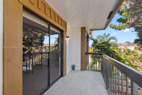 Adosado en venta en Hialeah, Florida, 3 dormitorios, 147.71 m2 № 1974032 - foto 30