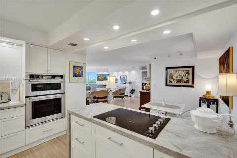 Купить кондоминиум в Майами, Флорида 2 спальни, 117.8м2, № 2055158 - фото 13