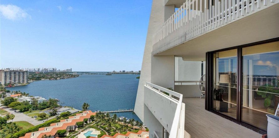 Кондоминиум с 2 спальнями в Майами, Флорида № 2055158