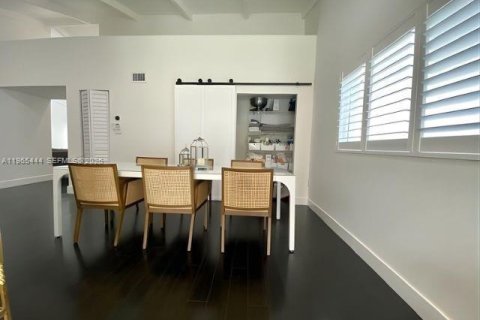 Casa en venta en Miami, Florida, 4 dormitorios, 157.38 m2 № 2029841 - foto 7