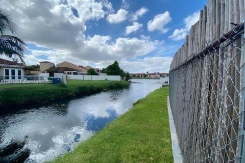 Casa en venta en Miami, Florida, 4 dormitorios, 157.38 m2 № 2029841 - foto 16