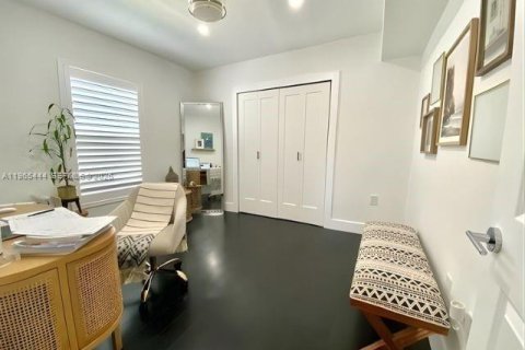 Casa en venta en Miami, Florida, 4 dormitorios, 157.38 m2 № 2029841 - foto 11
