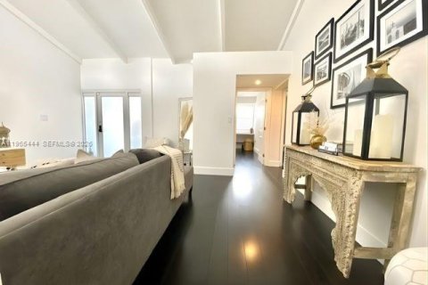 Casa en venta en Miami, Florida, 4 dormitorios, 157.38 m2 № 2029841 - foto 5