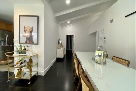 Casa en venta en Miami, Florida, 4 dormitorios, 157.38 m2 № 2029841 - foto 6